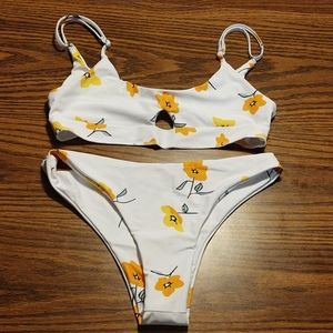 ☀️White Floral Bikini NWOT Sz Med